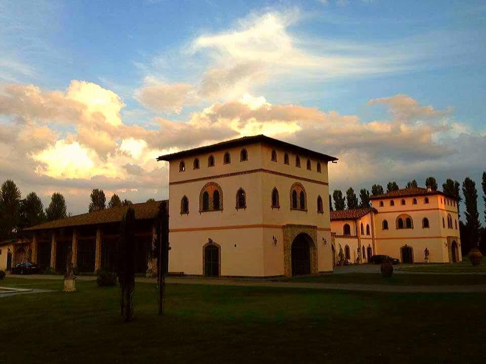 Tenuta Il Tenchio Hotel Lacchiarella Esterno foto