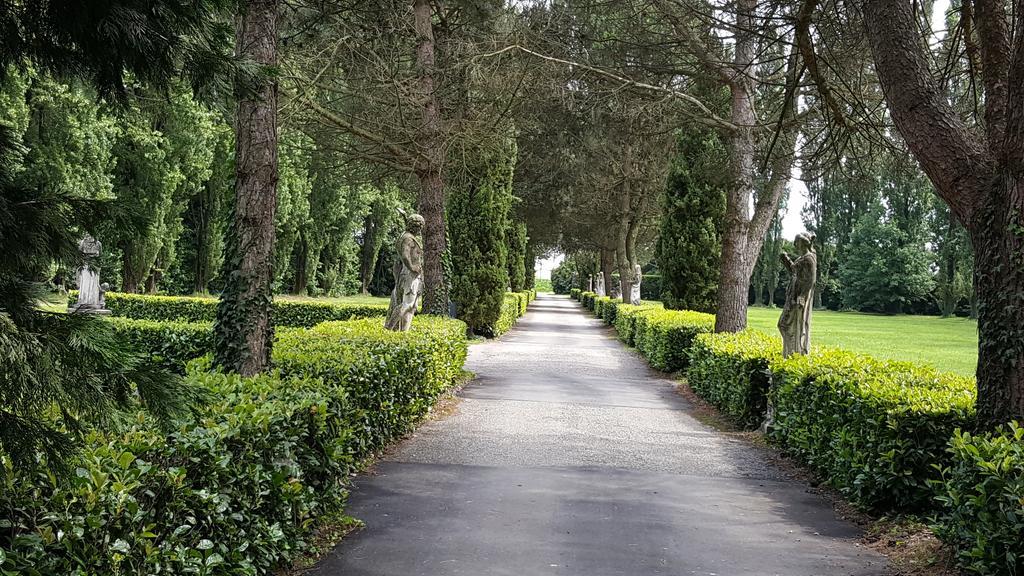 Tenuta Il Tenchio Hotel Lacchiarella Esterno foto