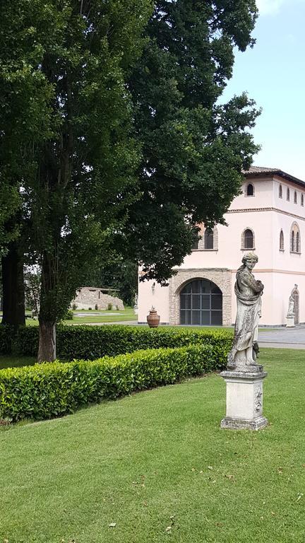 Tenuta Il Tenchio Hotel Lacchiarella Esterno foto
