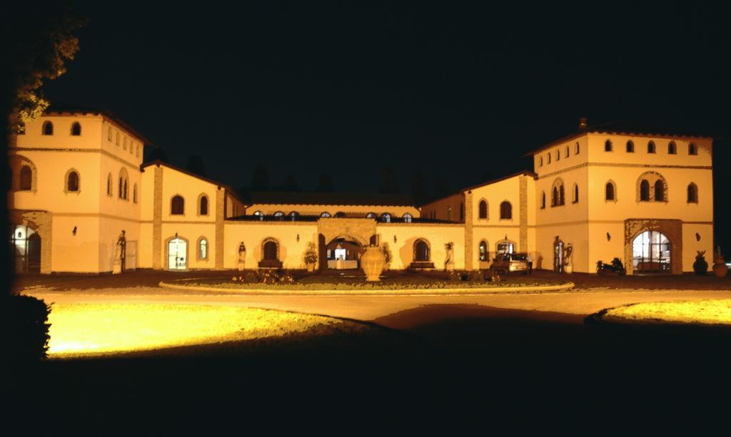 Tenuta Il Tenchio Hotel Lacchiarella Esterno foto